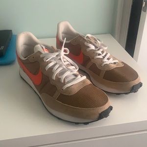 Size 12 Nike challenger OG tan & orange